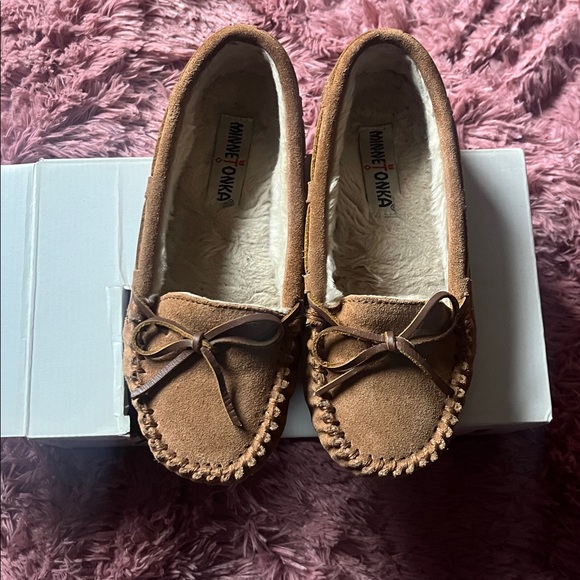 MINNETONKA MOCCASINS - Picture 5 of 6